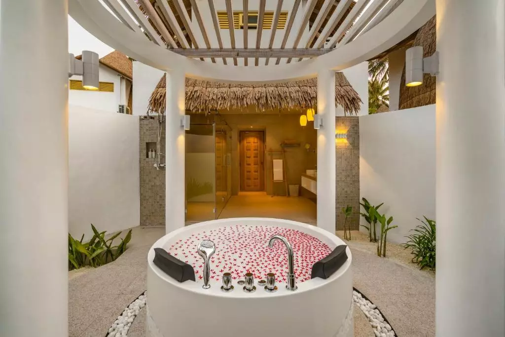 وان داخل اتاق